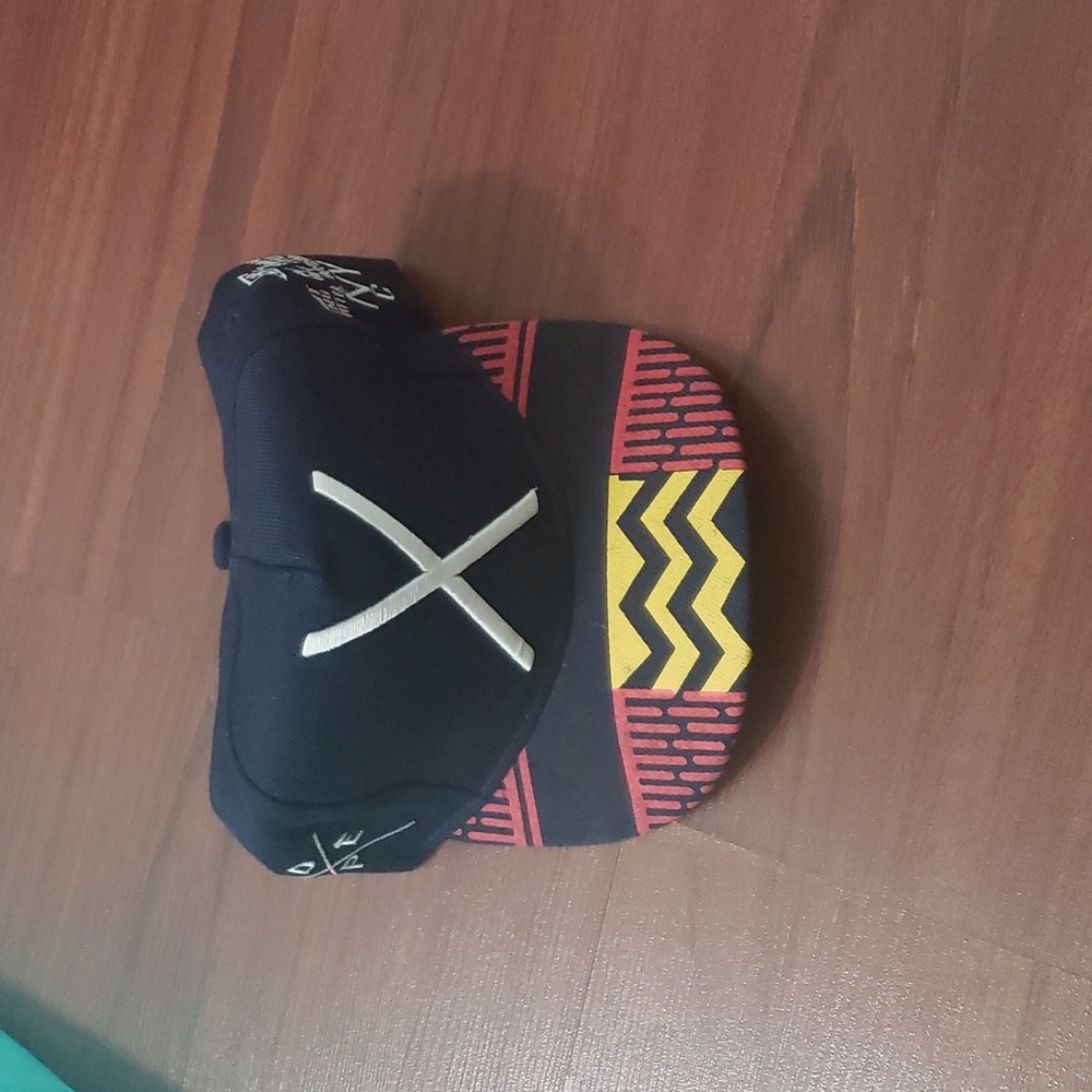 Fitted hat - Picture 1 of 4